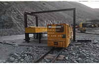 定制8吨窄轨蓄电池电机车在海外金矿顺利运行