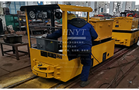 广西矿山2.5吨锂电池电机车出厂检验