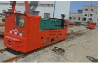 新疆技术人员为客户现场检修8吨湘潭蓄电池电机车