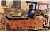 贵州投入使用6年的2.5吨锂电池湘潭电机车矿山运行视频